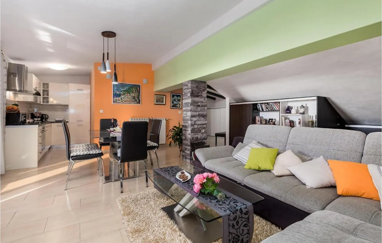 Gorgeous Apartment In Rijeka With Kitchen 0*,