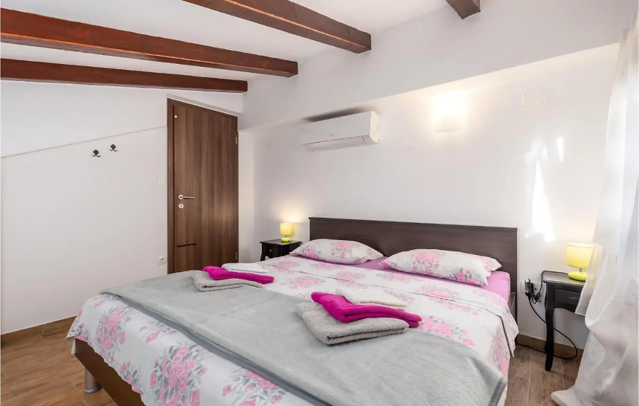 Gorgeous Apartment In Rijeka With Kitchen 0*,